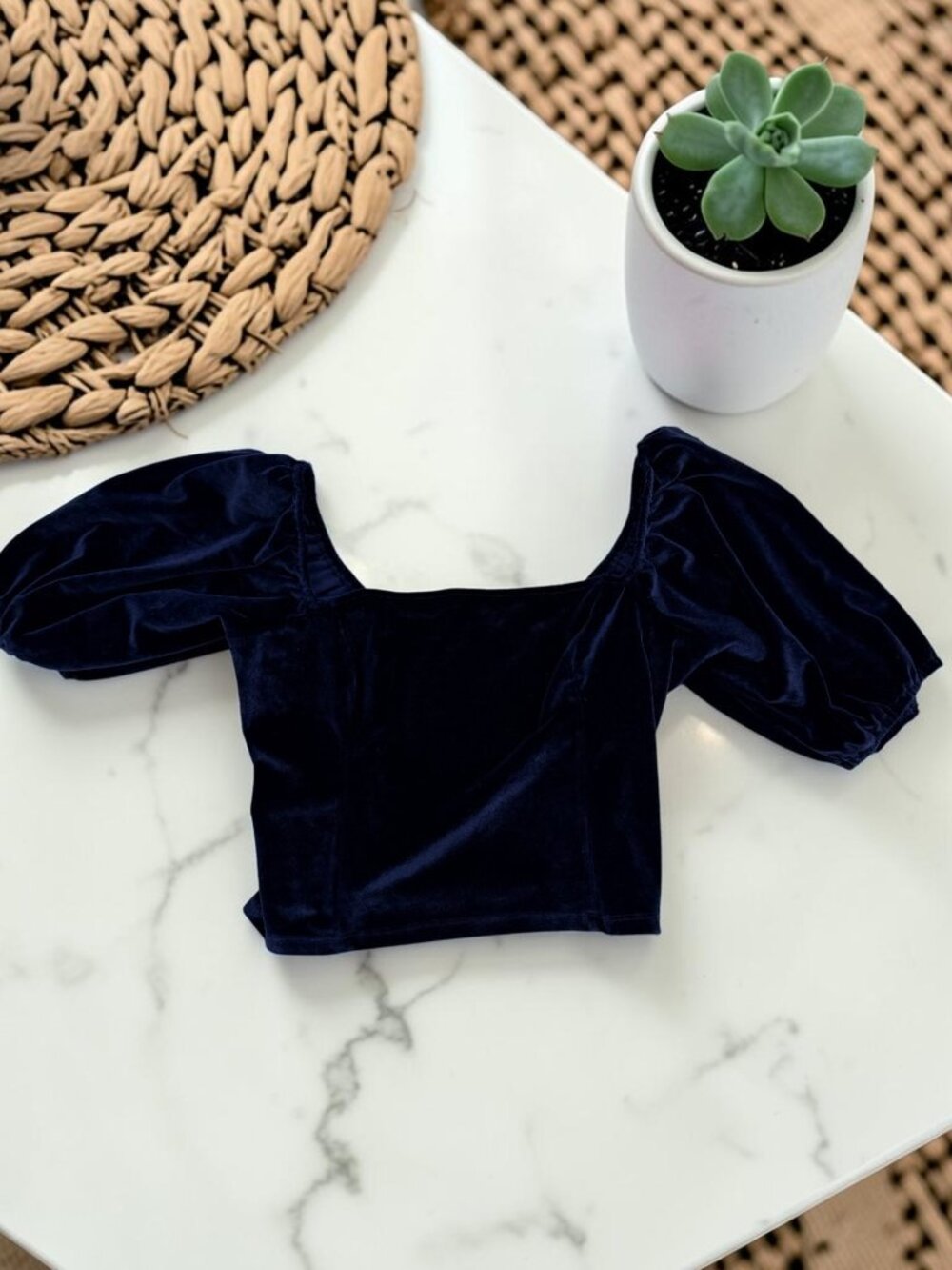 Abercrombie & Fitch Navy Blue Velvet Crop Top Blouse Size Large Puff Sleeve - Picture 2 of 8